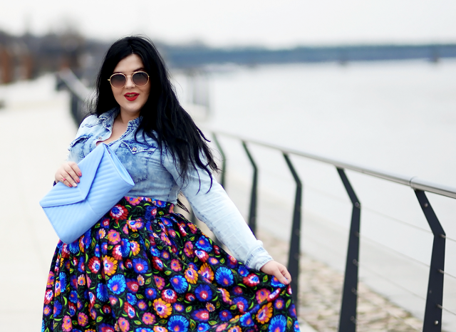 Read more about the article Maxi spódnica&jeans. Na łowicką nutę