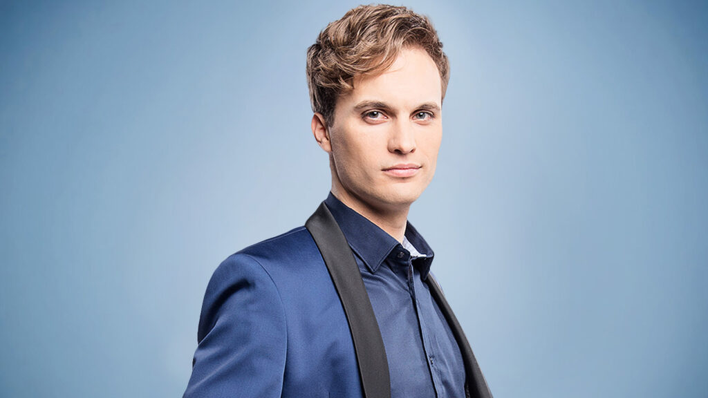 Janek Traczyk – kim jest znany aktor z Twoja Twarz Brzmi Znajomo i Voice of Poland? Wiek, dziewczyna i rodzina