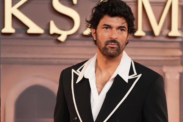 Engin Akyürek – czy aktor ma żonę i dzieci? Jego życie prywatne oraz rodzina