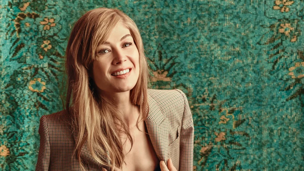Rosamund Pike – czy ma żonę i dzieci? Wzrost, wiek, imponujący majątek i dwóch ukrywanych synów