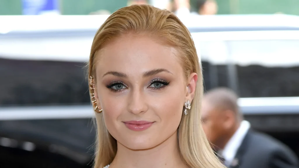 Sophie Turner – czy ma żonę i dzieci? Wzrost, wiek, majątek z Gry o Tron (role) i batalia o jej dzieci